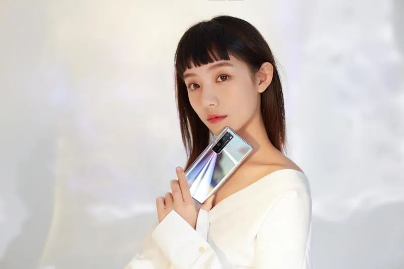 年轻人用的手机品牌_nova系列手机：年轻用户的时尚选择_年轻人的手机品牌