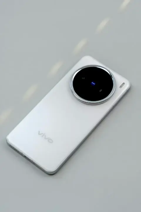 vivo X200 系列与小米 15 系列详细对比：外观设计、性能表现、拍照能力全面解析